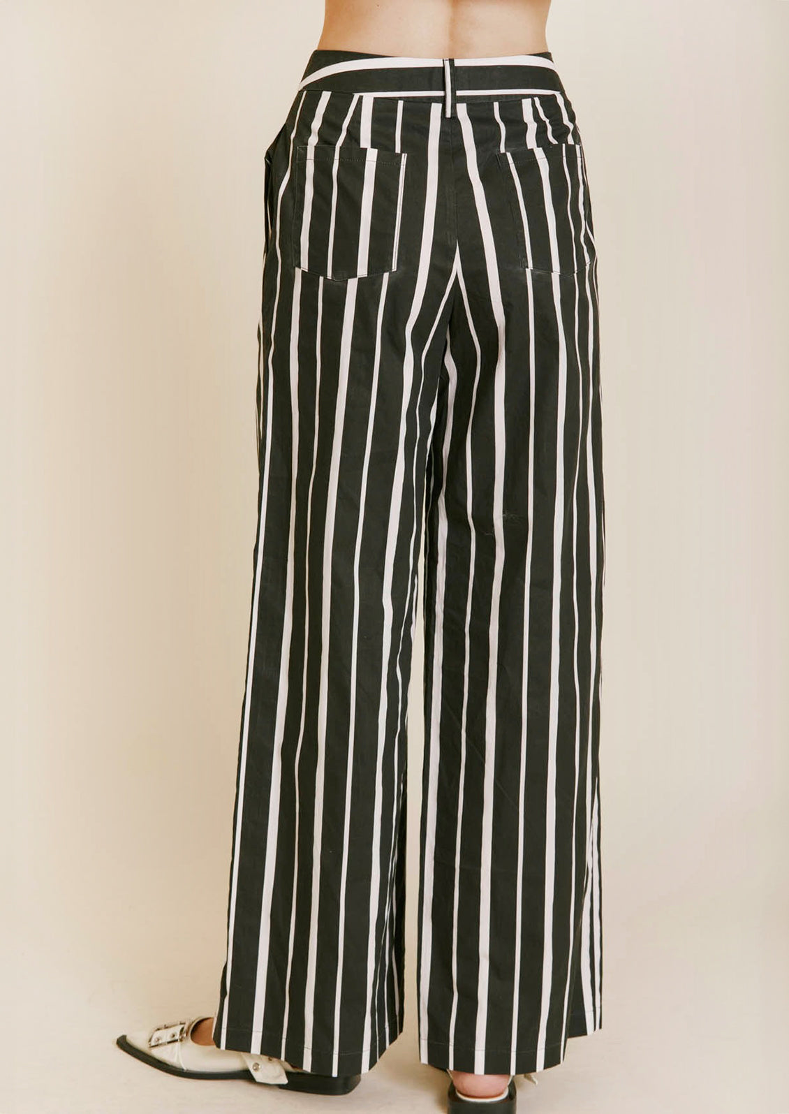 A pant of black and white striped pants.