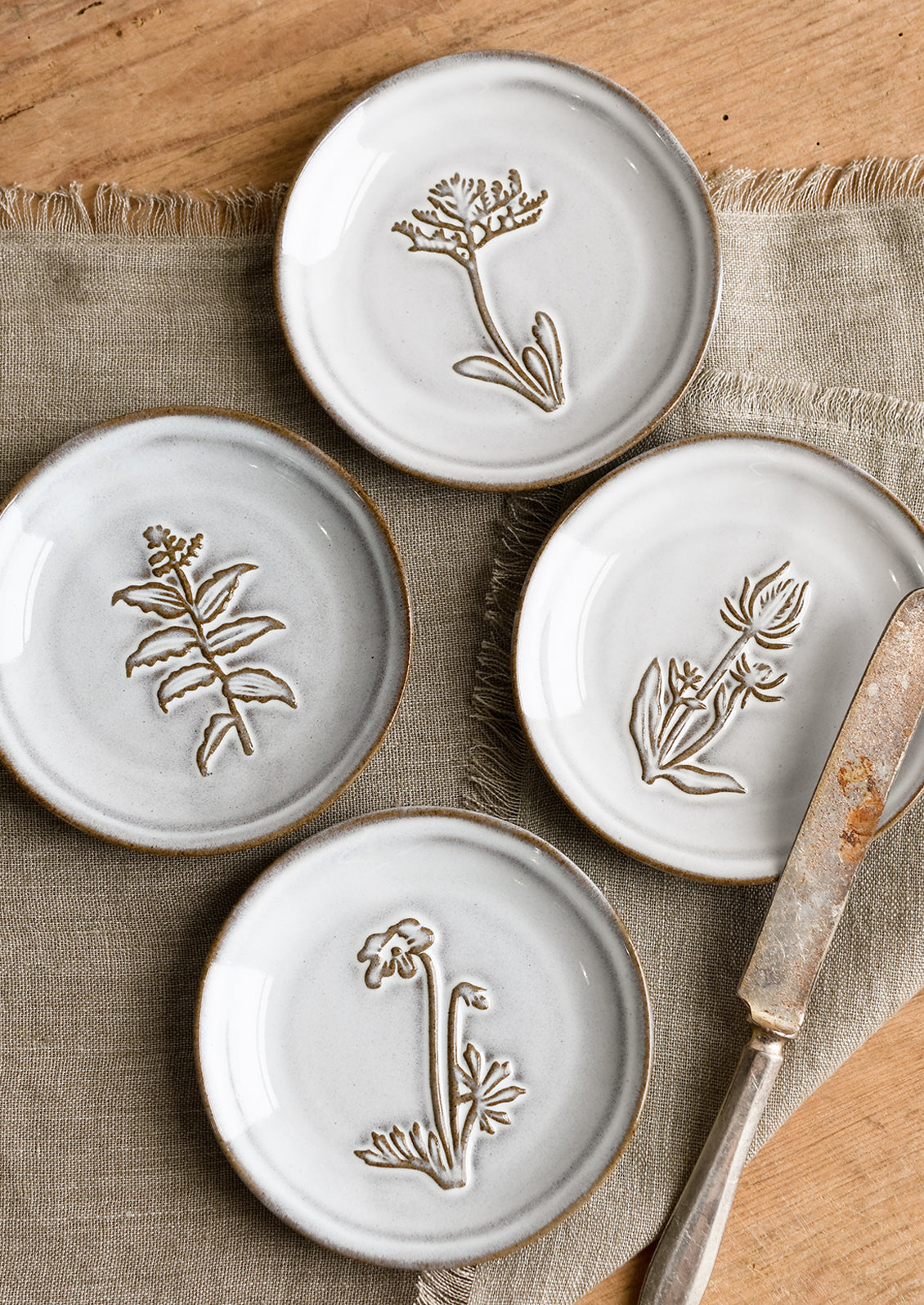 Floral mini plates in assorted designs.