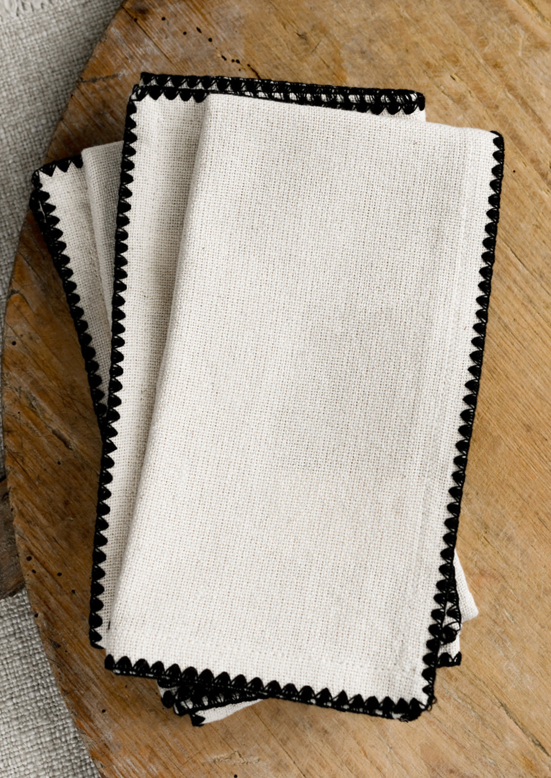 Scalloped Stitch Napkin Set