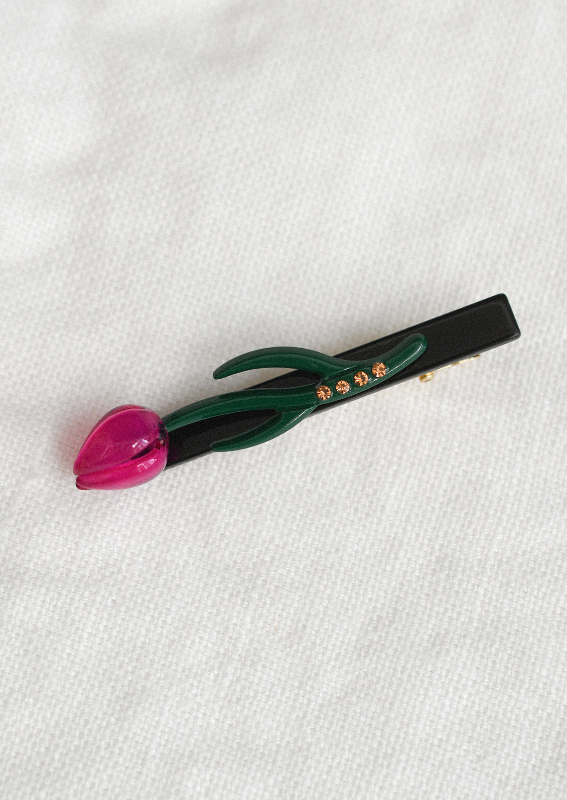 A tulip shaped barrette in pink.