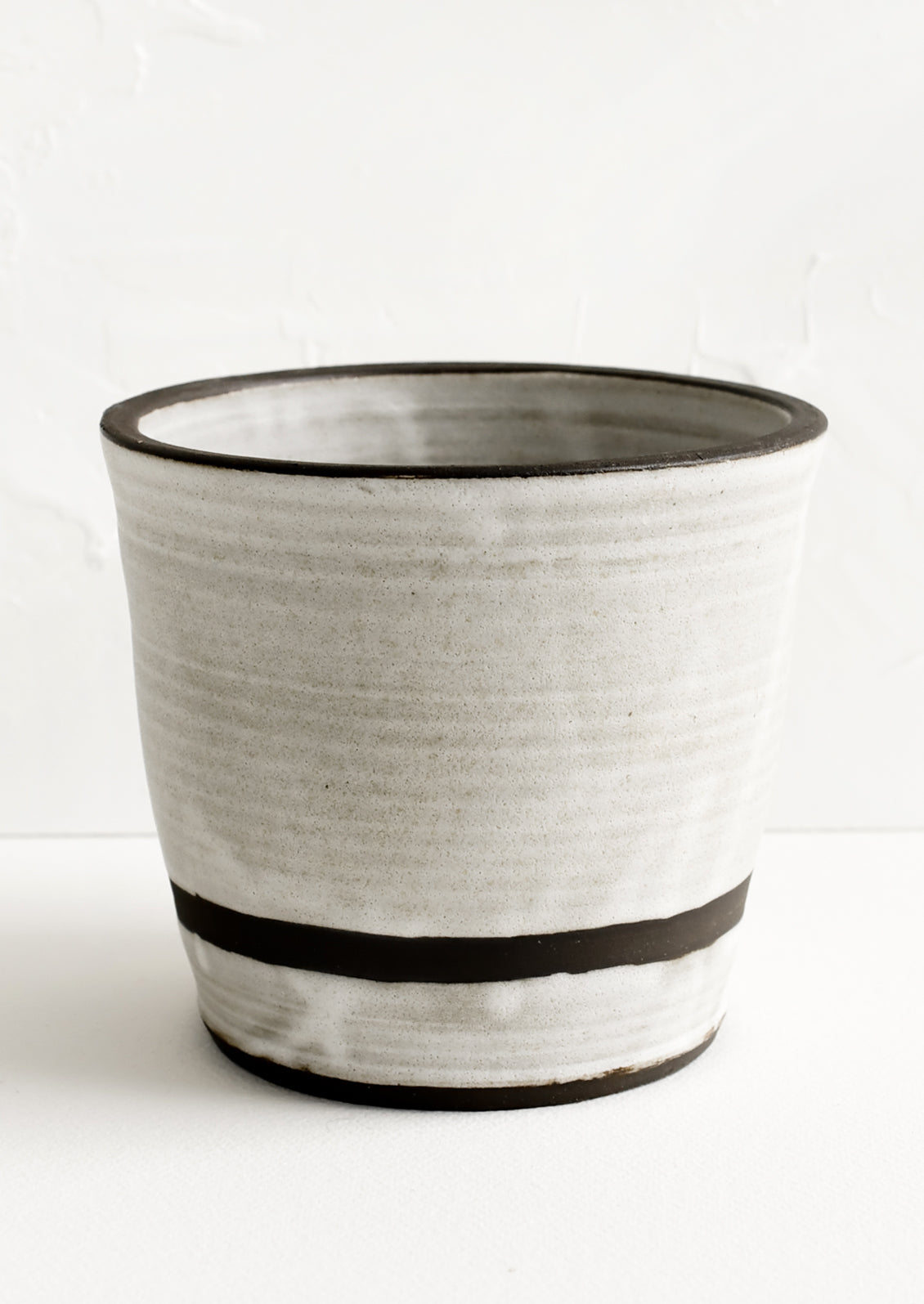 A ceramic utensil holder in oyster.