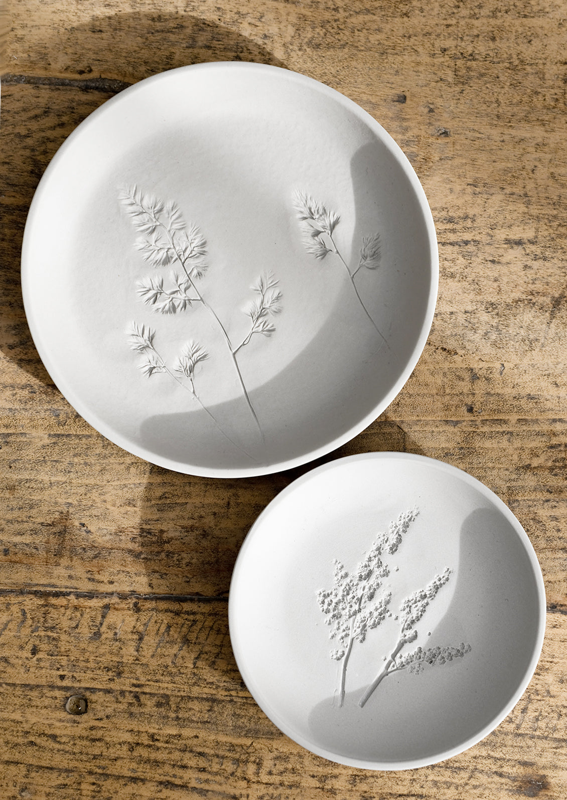 Botanical imprint porcelain plates in grey.