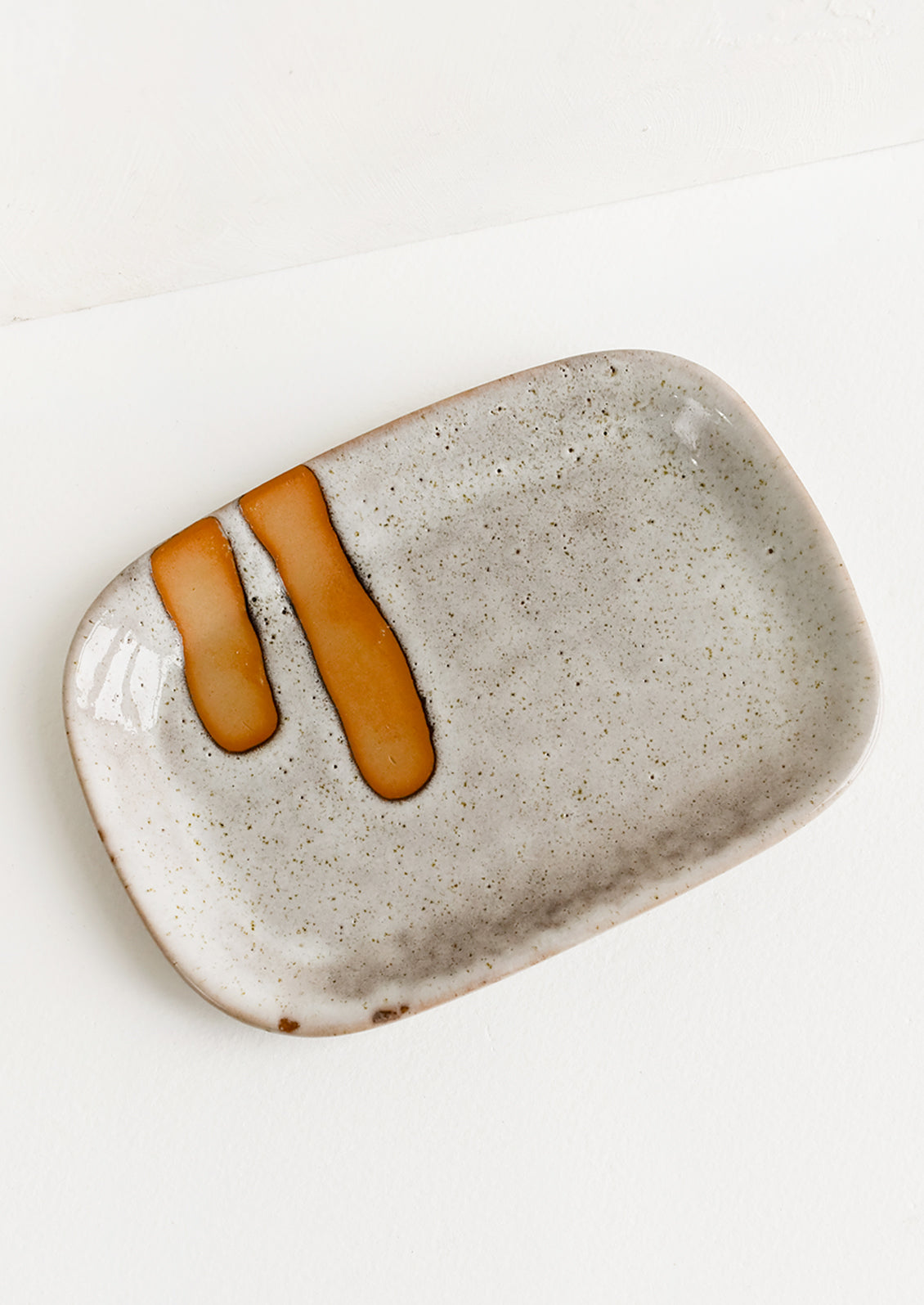 A rectangular ceramic dish with stroke detail.