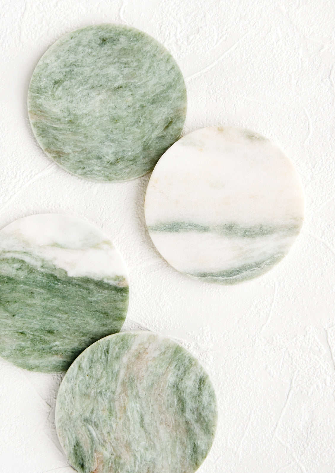 Set of 4 round coasters in green and white marbled "lady onyx"